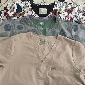 Scrub top lot-
